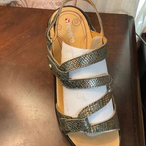 Reverse Women's Black Strappy Sandals